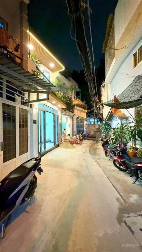 Nhà mới full nội thất hẻm ô tô thông 3pn có pn trệt 7,6 tỷ