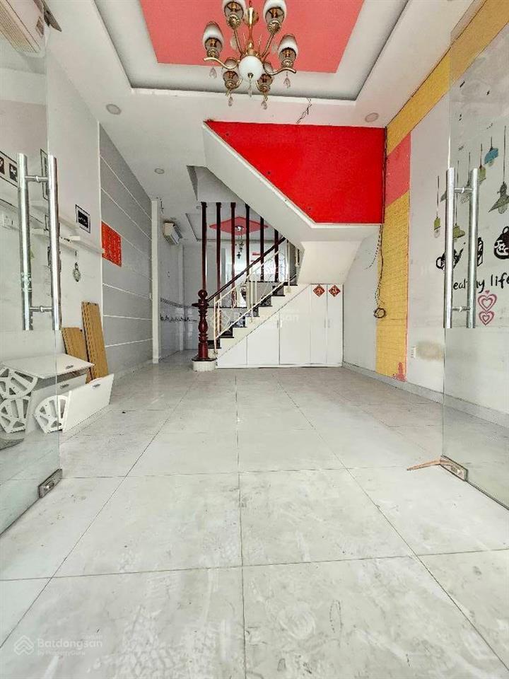 Nhà hẻm xe hơi. ngang 4m dài 18m. 4 tầng 4 phòng. sân thượng, ban công. sổ hồng. chỉ 6,9 tỷ