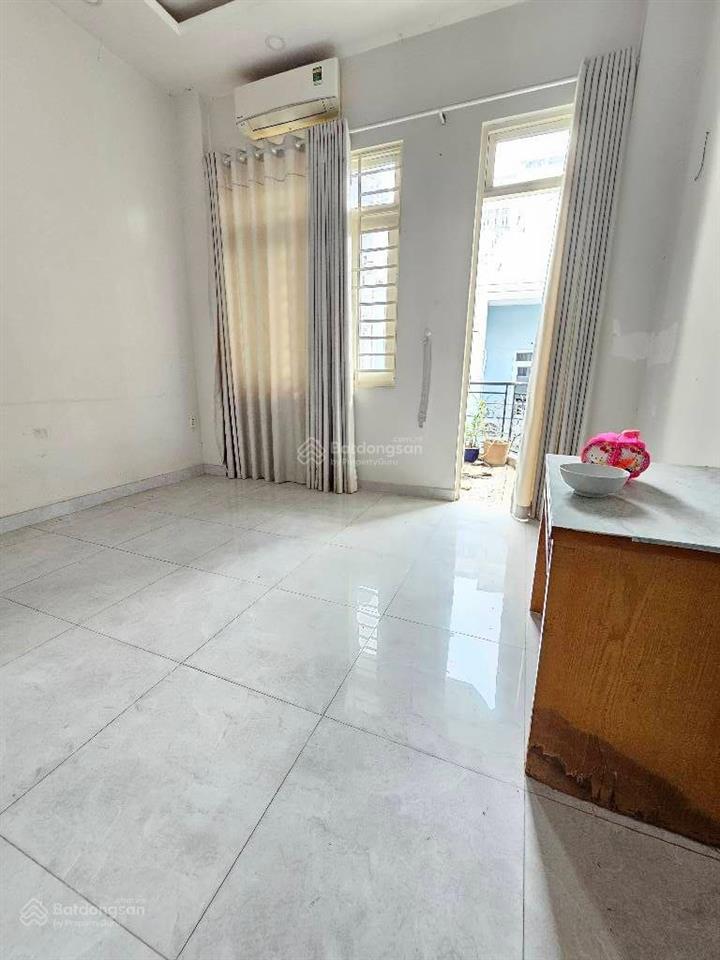 Nhà hẻm xe hơi. ngang 4m dài 18m. 4 tầng 4 phòng. sân thượng, ban công. sổ hồng. chỉ 6,9 tỷ