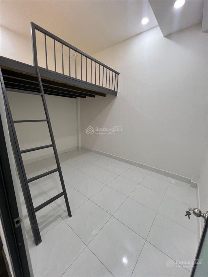 Nhà đẹp cạnh kdc himlam. sát bệnh viện tân hưng. ngang 4m dài 10m. sổ hồng, hoàn công. chỉ hơn 4t