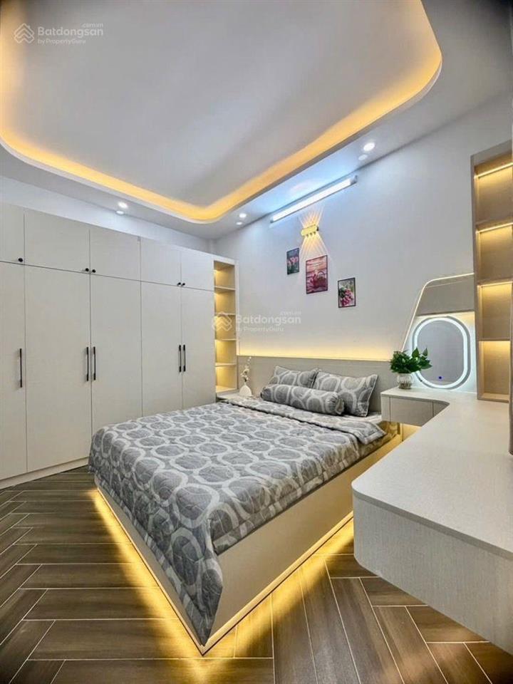 Nhà cạnh bv tân hưng. ngang 5m dài 13m. 3 tầng 4 phòng ngủ. sổ hồng. hoàn công. chỉ hơn 6 ty