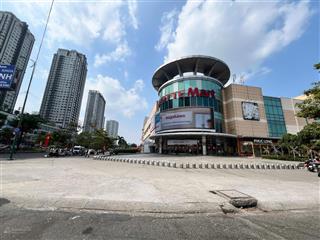 Bán nhà ngay lotte mart. ngang 4m dài 15m. 4 phòng ngủ. sổ hồng, hoàn công. gần bv tân hưng. hơn 6t