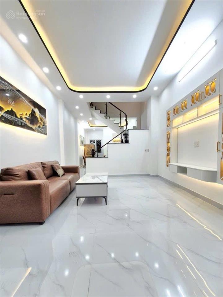 Bán nhà cạnh lotte mart. ngang 4m dài 15m. 3 tầng 4 phòng ngủ. sổ hồng. hoàn công. giá chỉ 5.8 tỷ