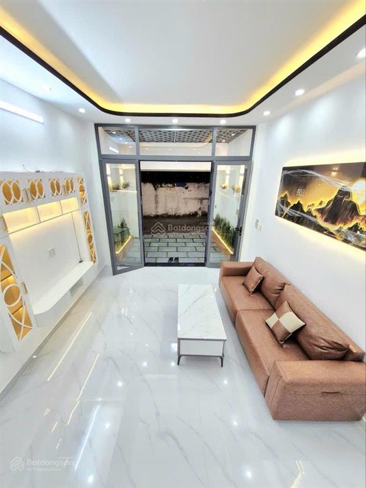 Bán nhà cạnh lotte mart. ngang 4m dài 15m. 3 tầng 4 phòng ngủ. sổ hồng. hoàn công. giá chỉ 5.8 tỷ