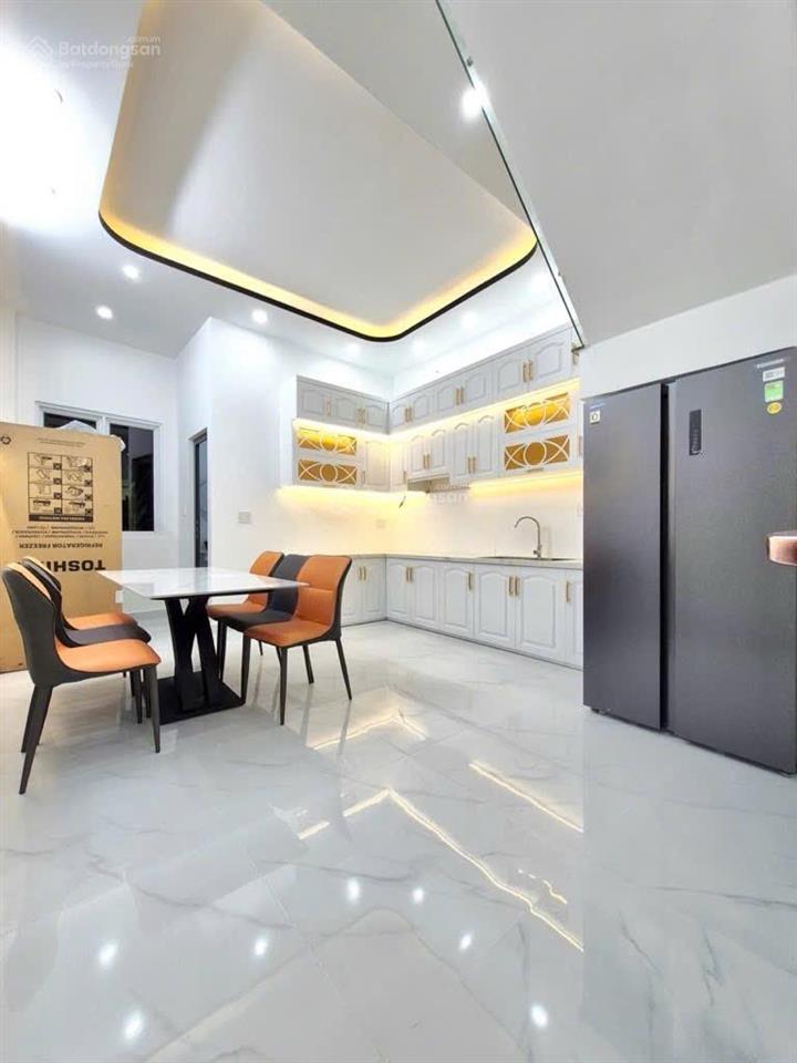 Bán nhà cạnh lotte mart. ngang 4m dài 15m. 3 tầng 4 phòng ngủ. sổ hồng. hoàn công. giá chỉ 5.8 tỷ
