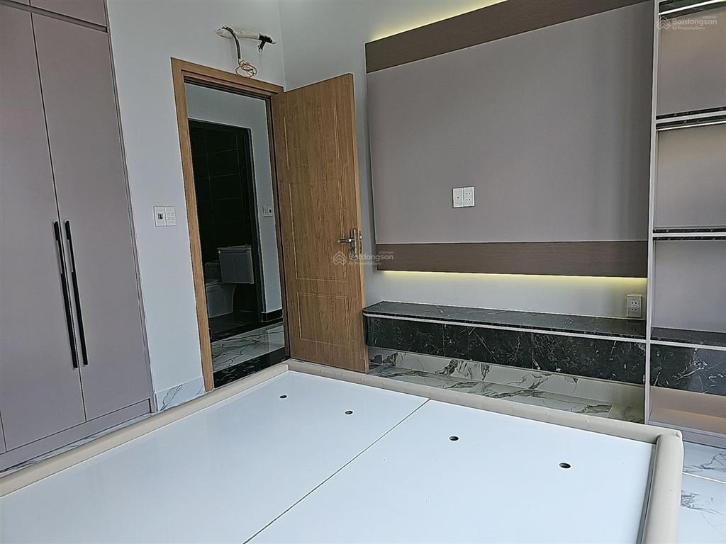 Bán nhà cạnh phú mỹ hưng  hẻm xe hơi  dt  5m x 10m  2 tầng 2pn  shr  hoàn công  chỉ 4,98 t