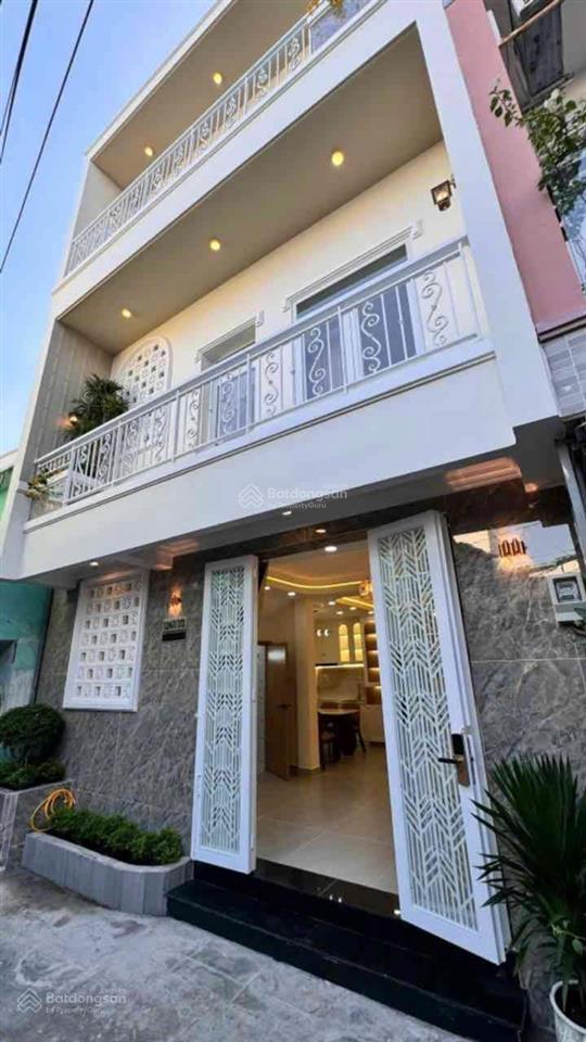 Nhà cạnh phú mỹ hưng  dt  6m x 6.8m  4 phòng ngủ  full nội thất  tiện ích đầy đủ  giá 6.5 t