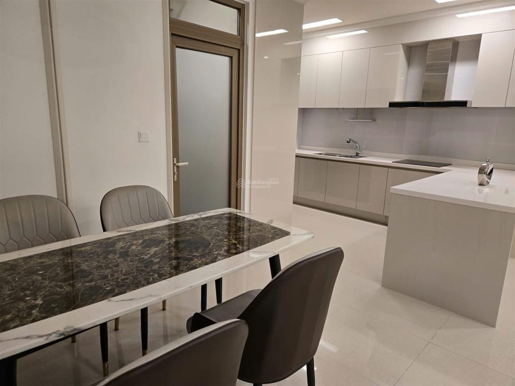 Bán căn hộ 3pn cao cấp starlake tây hồ tây  113m  full nội thất đẹp