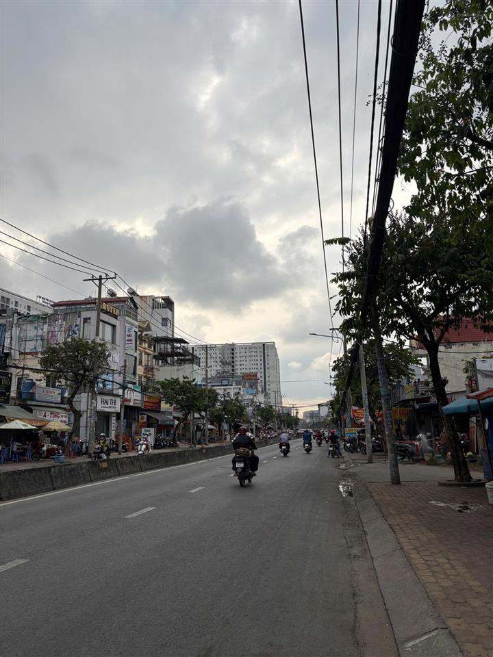 Bán nhà mặt tiền căn góc phan văn hớn
