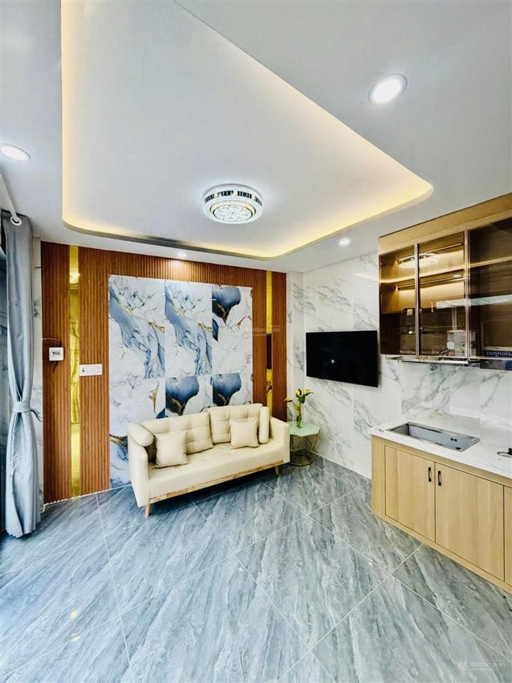 Nhà ngay mặt tiền tiện kinh doanh buôn bán, kế bên bến xe miền tây