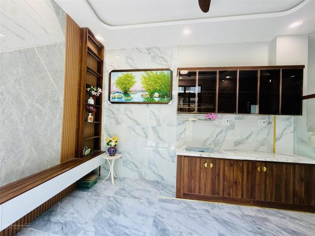 Gấp bán nhà ngay tỉnh lộ 10 sát bên tên lửa  chủ nhặt bán  bề ngang lớn gần 9m