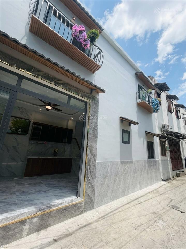 Gấp bán nhà ngay tỉnh lộ 10 sát bên tên lửa  chủ nhặt bán  bề ngang lớn gần 9m