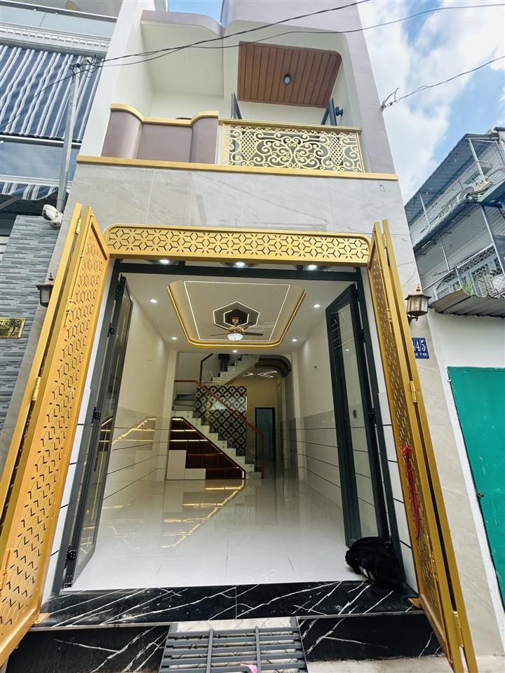 Nhà ngay tên lửa tỉnh lộ 10  kề bên trường học