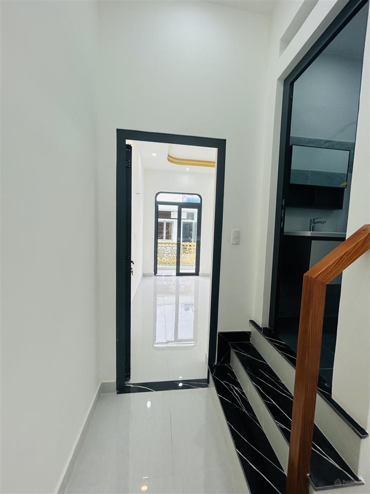 Nhà ngay tên lửa tỉnh lộ 10  kề bên trường học