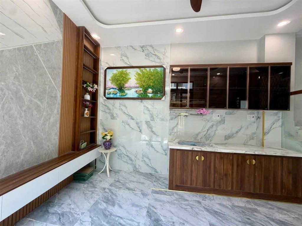 Bề ngang rộng gần 9m  giá hơn 3 tỷ xíu