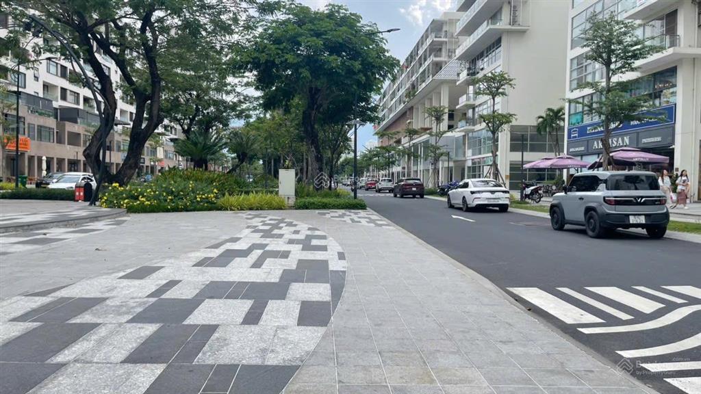 Chính chủ bán căn góc shophouse mặt tiền đường tôn dật tiên giá rẻ thị trường, sẵn hđ thuê đến 2027