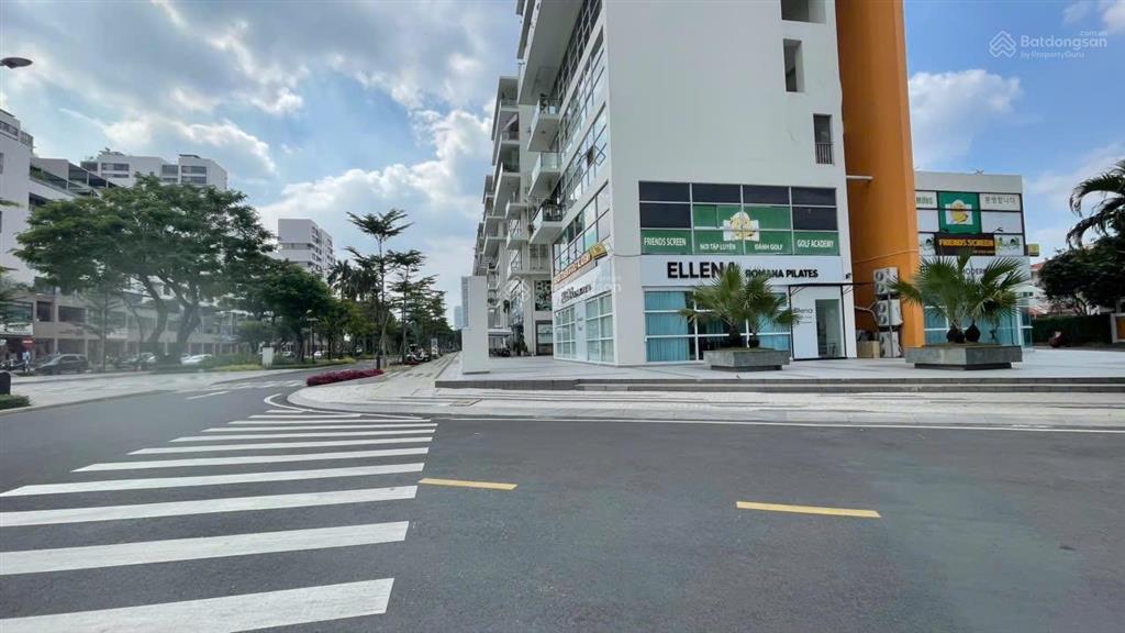 Chính chủ bán căn góc shophouse mặt tiền đường tôn dật tiên giá rẻ thị trường, sẵn hđ thuê đến 2027