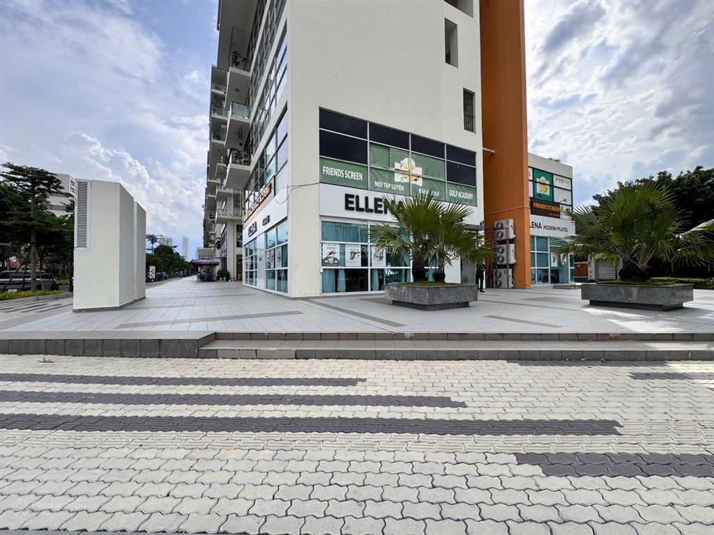 Chính chủ bán căn góc shophouse mặt tiền đường tôn dật tiên giá rẻ thị trường, sẵn hđ thuê đến 2027