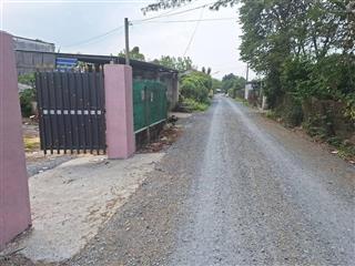 Chú 3 cần bán lô đất vườn với dt 434m2 hiện trạng xây cổng tường rào. giá 1 tỷ 650tr.  0902 850 ***