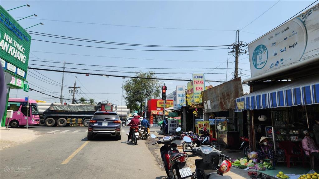 Chủ cần bán gấp trong tết giá giảm còn 900tr(dt5x20m)kdc hiện hữu xã phước thạnh.  0902 850 *** xem