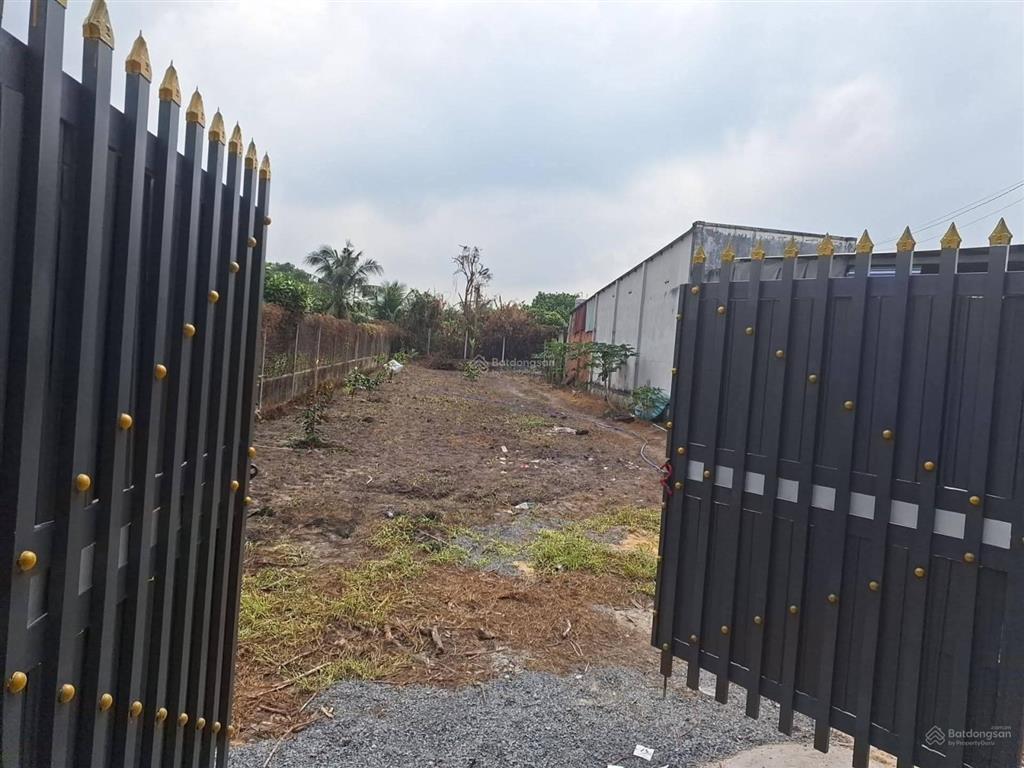 Chú 3 cần bán lô đất vườn với dt 434m2 hiện trạng xây cổng tường rào. giá 1 tỷ 650tr.  0902 850 ***