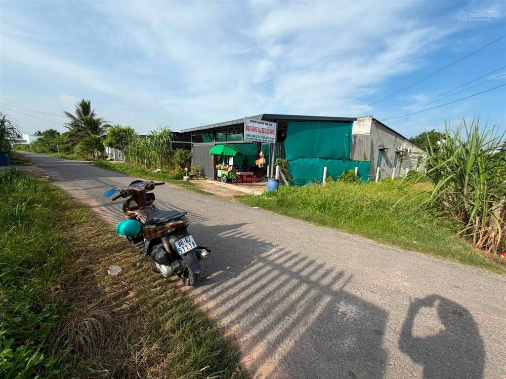 Đất mặt tiền kinh doanh buôn bán. ngay khu công nghiệp phước đông(179m2)giá 710tr.  0902 850 ***