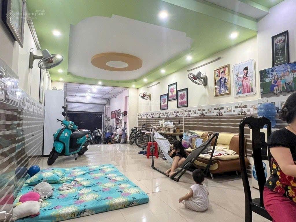 Chủ bán gấp giảm còn 8.15 tỷ tl hiếm có khó tìm mặt tiền kd rất sầm uất ngay chợ