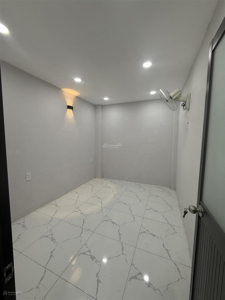 Chỉ 2t4 có ngay nhà đẹp vào ở liền  ngay
chợ bình trị đông  shr vuồng vức không
quy hoạch