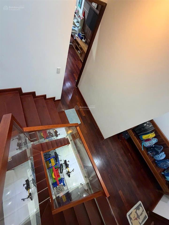 Nhà 3 tầng thiết kế hiện đại full công năng sổ đỏ vuông vức