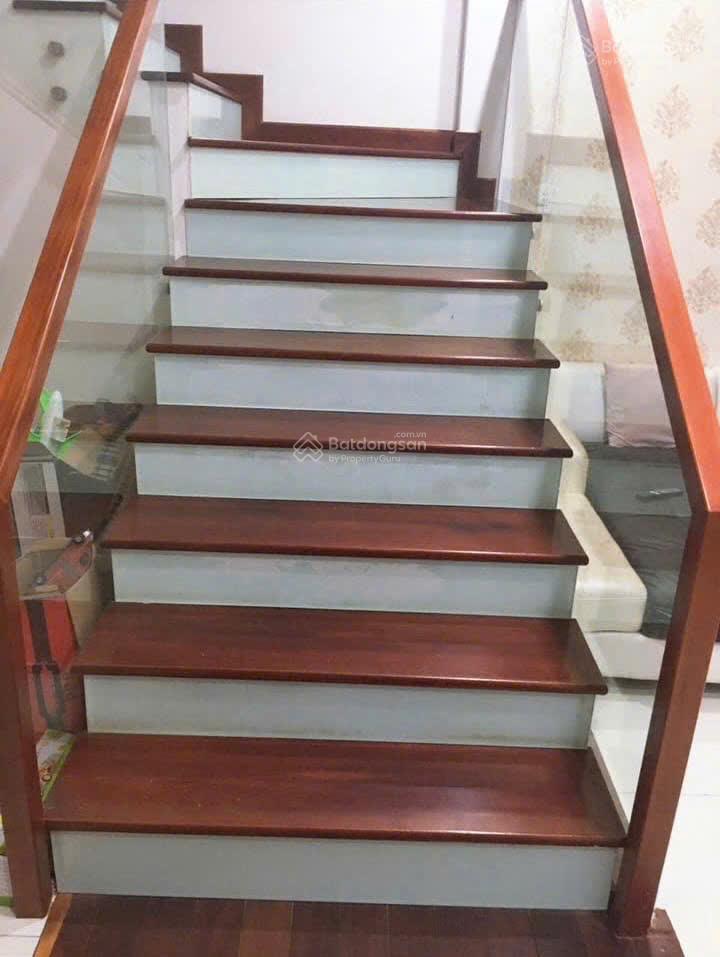 Nhà 3 tầng thiết kế hiện đại full công năng sổ đỏ vuông vức