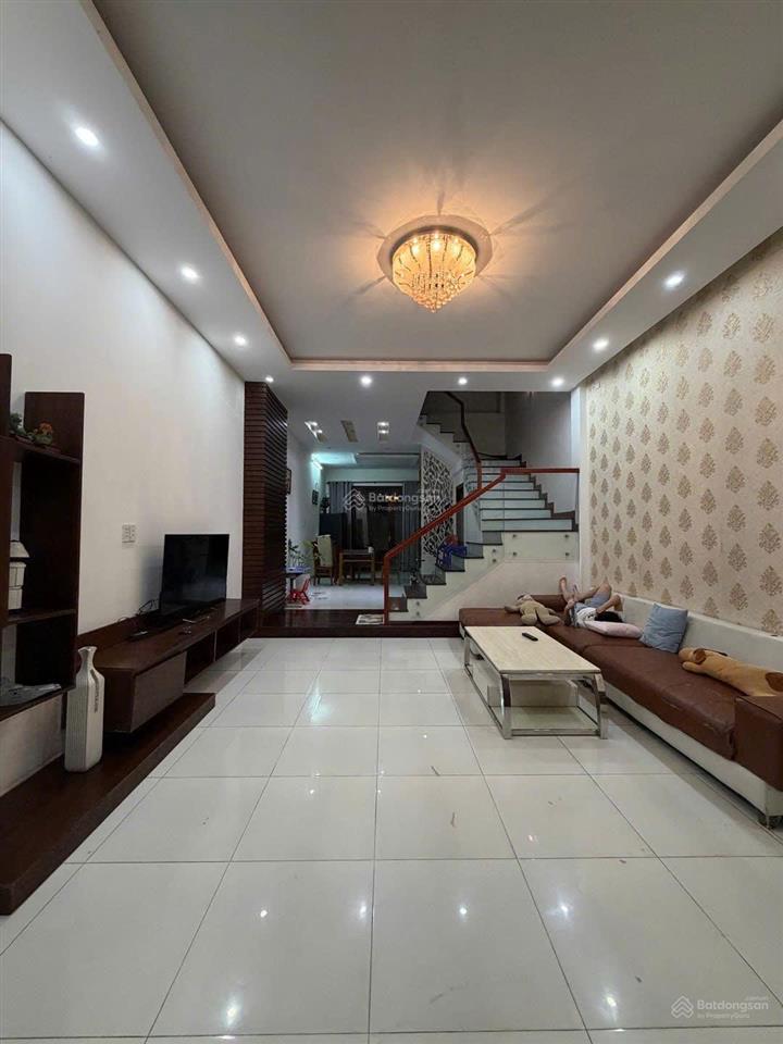 Nhà 3 tầng thiết kế hiện đại full công năng sổ đỏ vuông vức