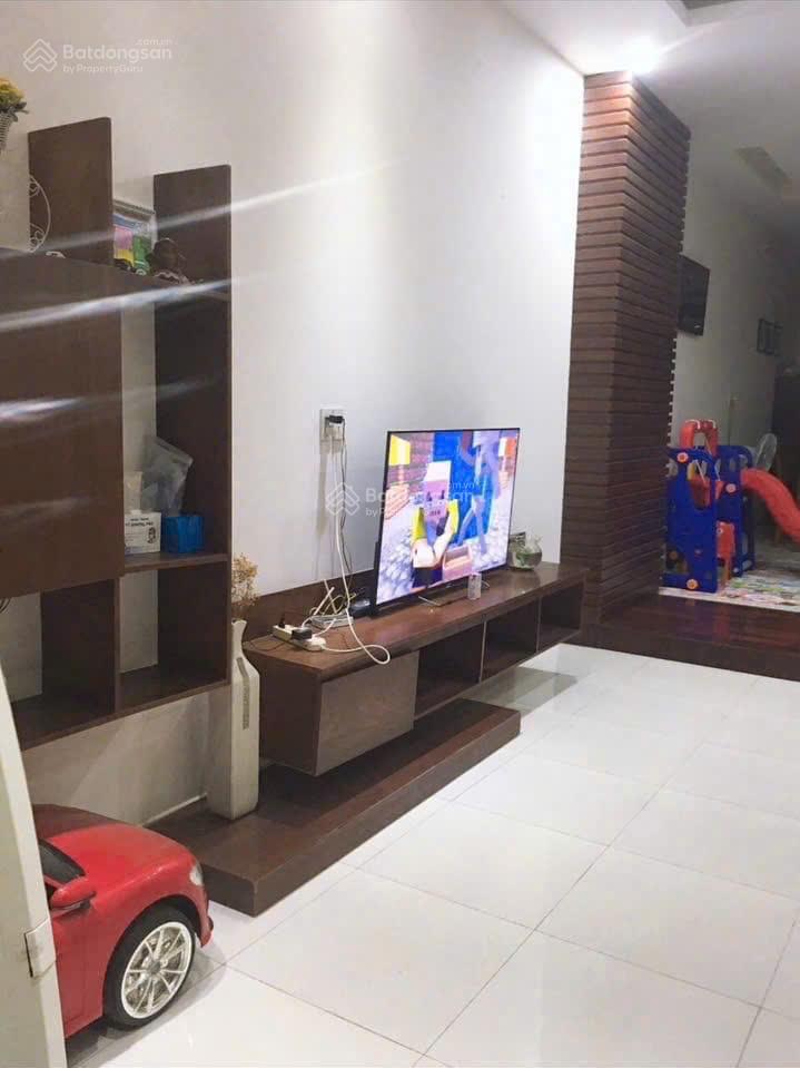 Nhà 3 tầng thiết kế hiện đại full công năng sổ đỏ vuông vức