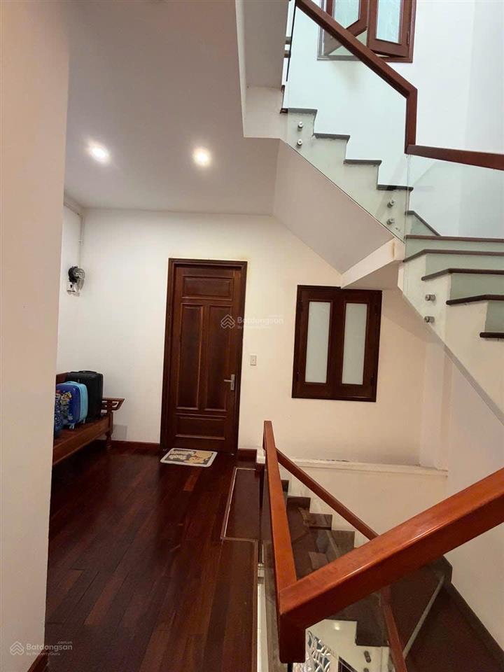 Nhà 3 tầng thiết kế hiện đại full công năng sổ đỏ vuông vức