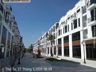 Con tự đi bộ đi học  bố mẹ thảnh thơi sống xanh tại phân khu phú quý vlasta thủy nguyên.