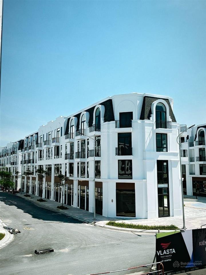 Con tự đi bộ đi học  bố mẹ thảnh thơi sống xanh tại phân khu phú quý vlasta thủy nguyên.
