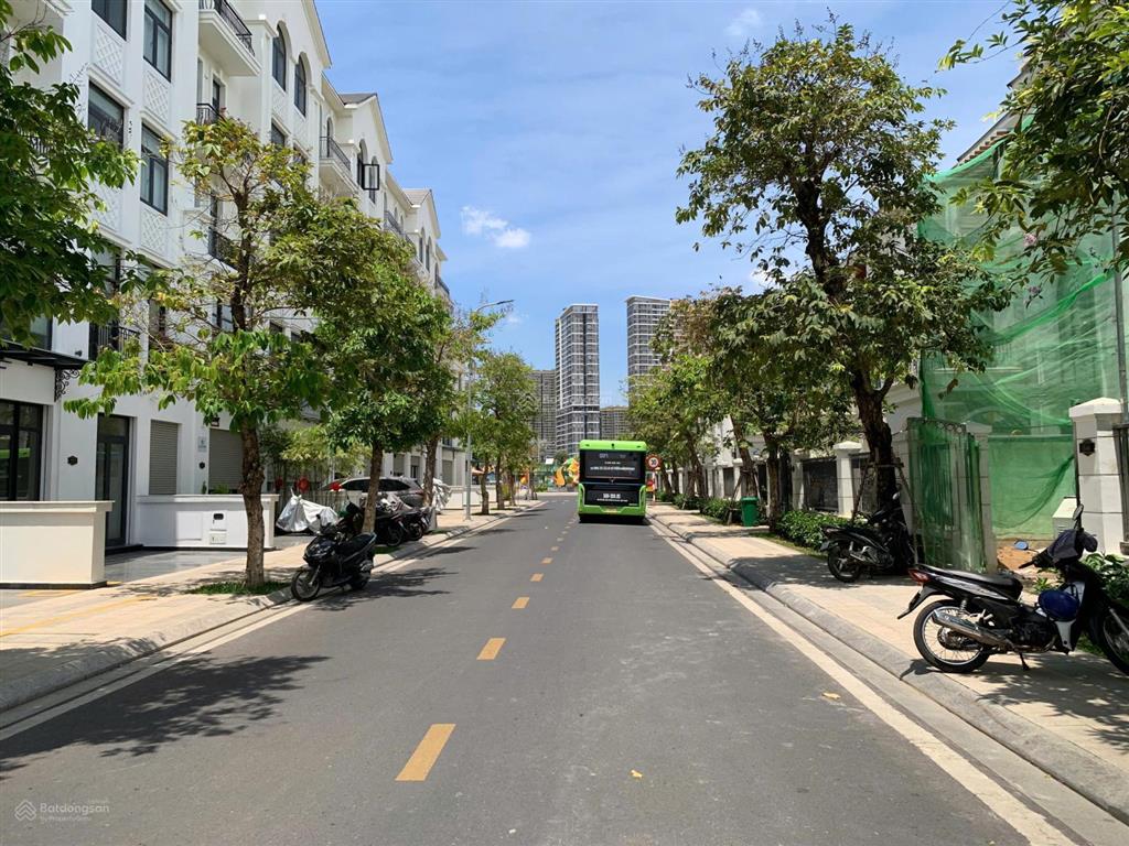 Bán shop 10x18m, lô góc the manhattan (vinhomes grand park), giá 33 tỷ