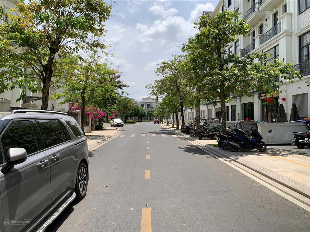 Bán shop 10x18m, lô góc the manhattan (vinhomes grand park), giá 33 tỷ