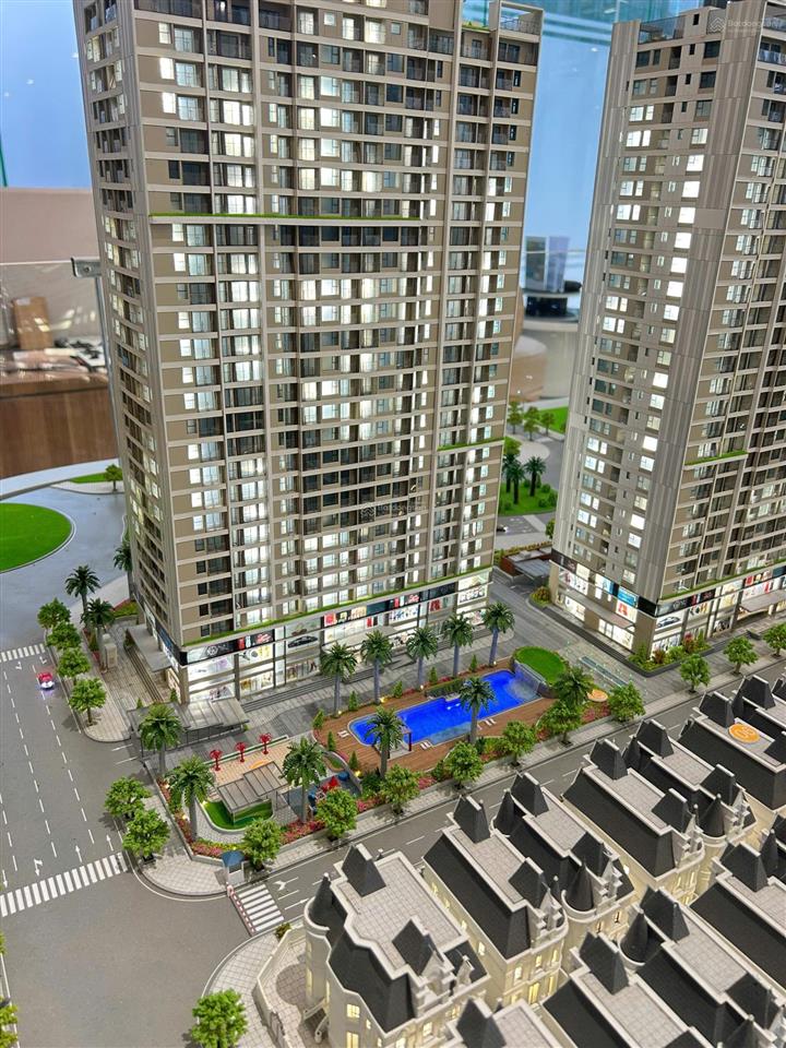 Biệt thự 180m2 khu giàu  đất sạch  tiện ích đầy  có hầm gia đình nhượng lại chuyển sang liền kề.