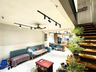 Quận 4  gấp bán nhà ngang lớn gần 5m gần mt, vuông vức, nhà thiết kế đẹp, sân thượng cực chill