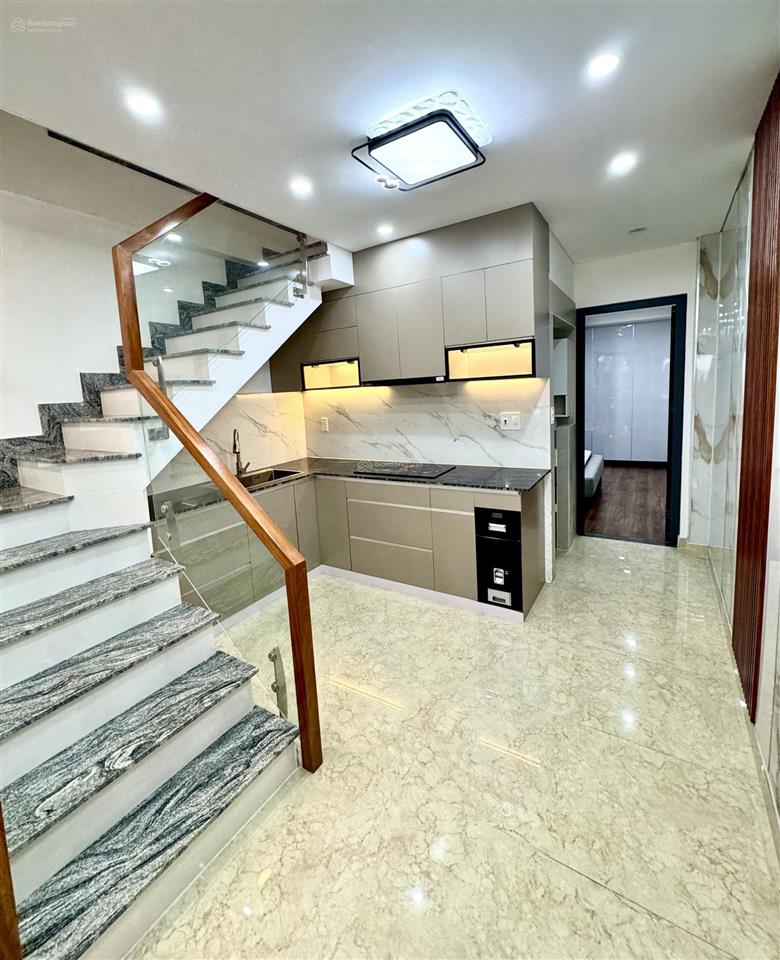 Ngay khu d  hẻm thông oto vào nhà (3.8 x 15m) vị trí kinh doanh được gần hàng xanh giá chỉ 8,7 tỷ