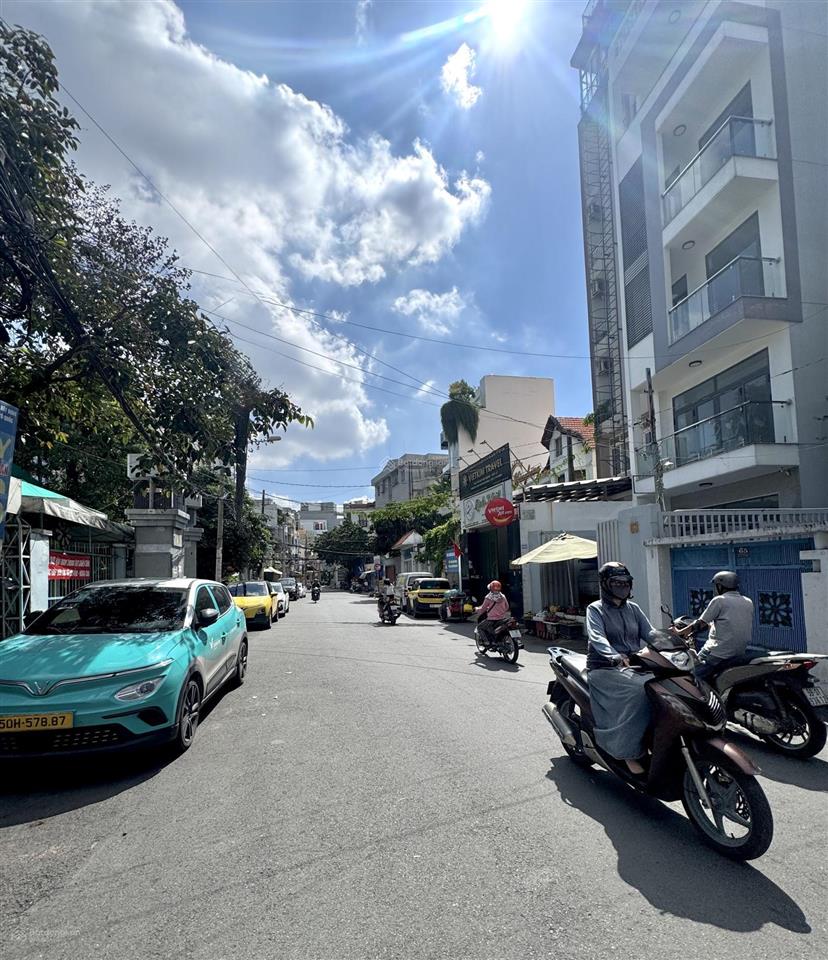 Mặt tiền đường trần kế xương (4.2 x 25) nở 5m, đường 10m vị trí đẹp view công viên