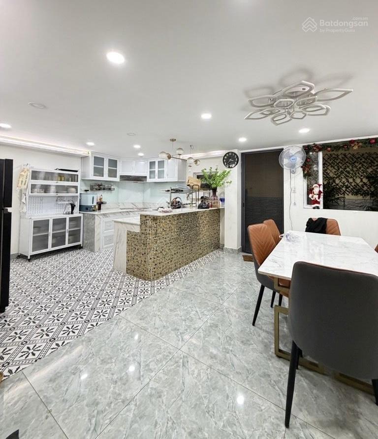 Gấp hạ 500tr đường nguyễn văn công, 4tầng (5.2 x 19) nở 7m, oto vào nhà ngay cv gia định