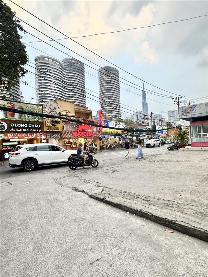 Nhà nát (5.8 x 15) phù hợp xây mới, chdv  hẻm thẳng 1 trục gần mặt tiền ngô tất tố, bình thạnh