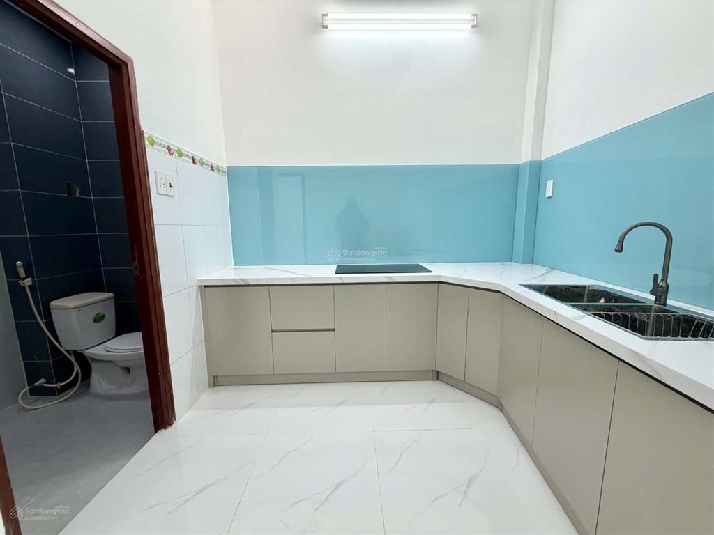 Hẻm oto  (4 x 11m) nở hậu 5.3m đường phan văn trị, bình thạnh chỉ hơn 6tỷ