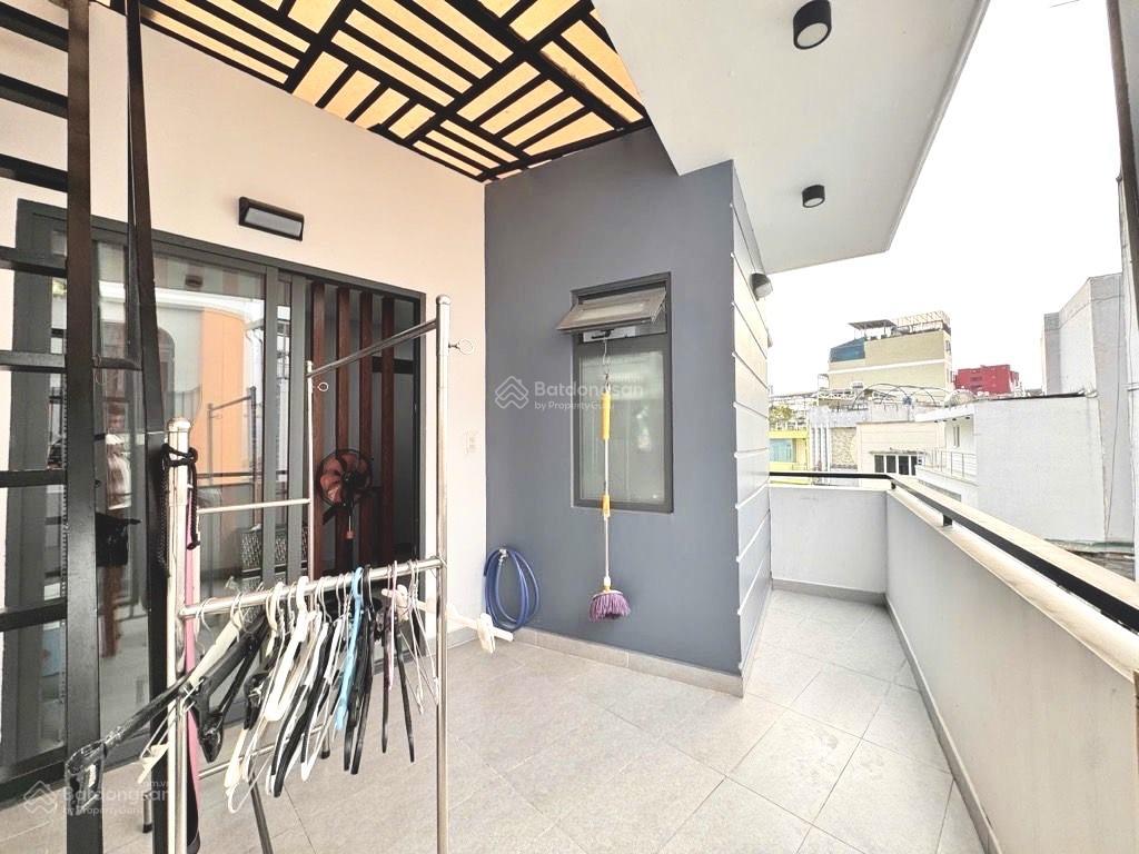 Ngay phan xích long, hẻm oto  nhà đẹp ở ngay, 3tầng (5 x 9.5) có sân thượng  chỉ 7.3tỷ