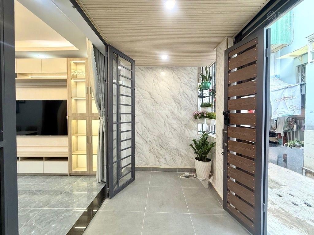 Sát mặt tiền  có bãi đỗ oto, nhà đẹp ở ngay (3.5 x 12) (3p ngủ) đường trần bình trọng chỉ 6.5 tỷ