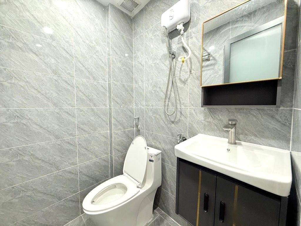 Sát mặt tiền  có bãi đỗ oto, nhà đẹp ở ngay (3.5 x 12) (3p ngủ) đường trần bình trọng chỉ 6.5 tỷ