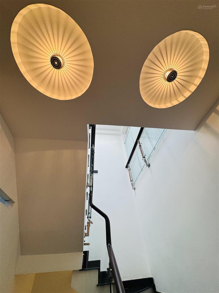 Nhà đẹp đường nguyễn văn công, 4 tầng (4 x 16m) 5p ngủ  ô tô vào nhà giá chỉ 11.39 tỷ