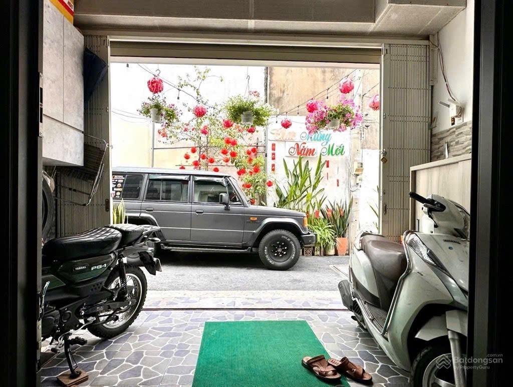 Nhà đẹp đường nguyễn văn công, 4 tầng (4 x 16m) 5p ngủ  ô tô vào nhà giá chỉ 11.39 tỷ