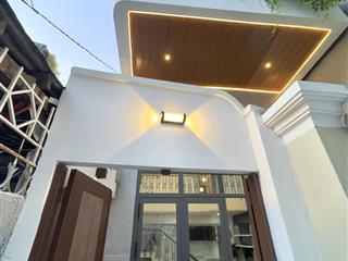 Giáp q1 sát mặt tiền nguyễn hữu cảnh nhà 3tầng (4.1 x 12) khu dân trí cao, view vinhome landmart
